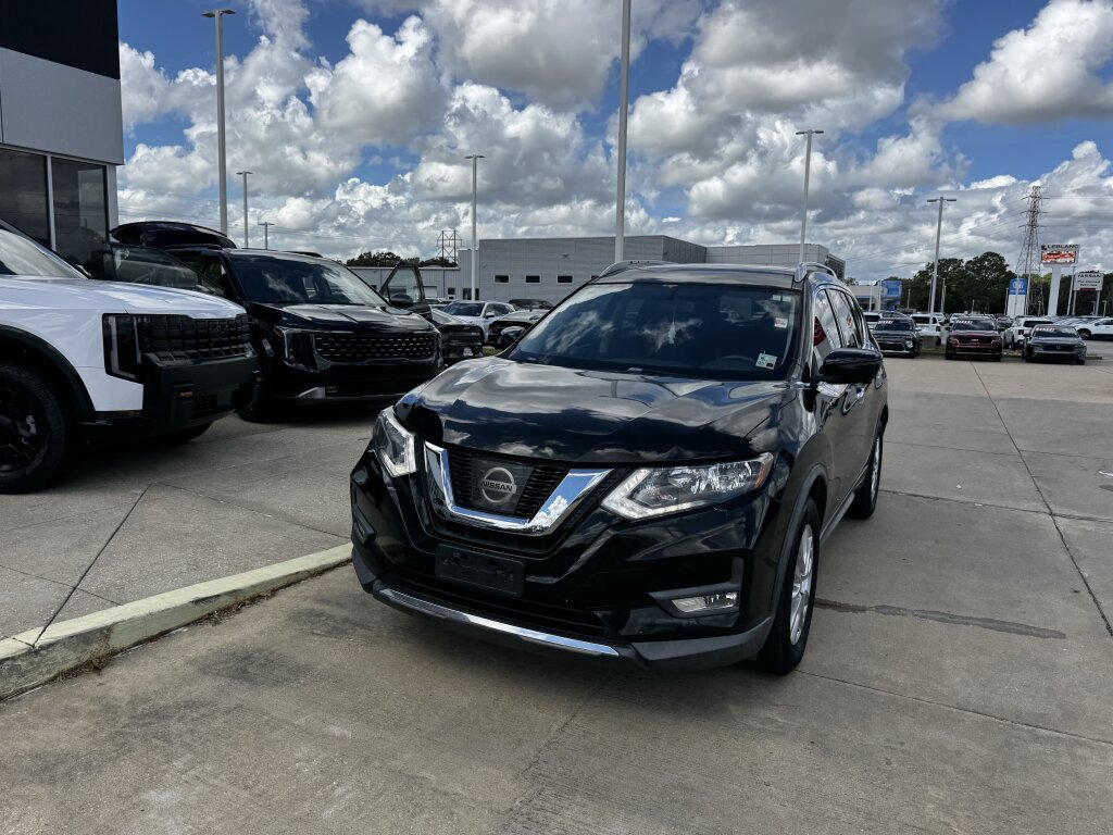 Used 2017 Nissan Rogue SV w/ SV Premium Package FWD image 5