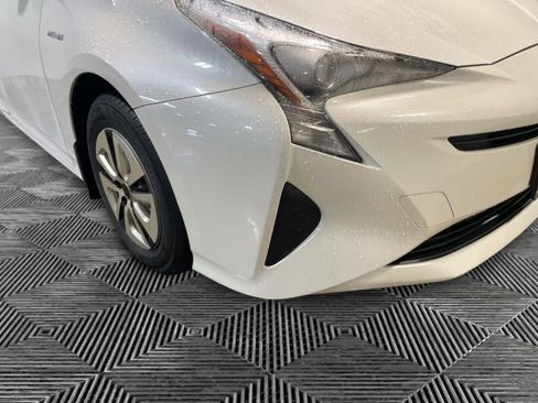 Used 2018 Toyota Prius Two image 2