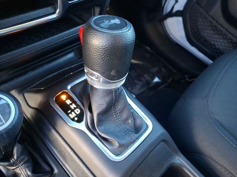 Used 2022 Jeep Wrangler Unlimited Sport image 14