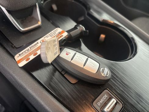 Used 2021 Nissan Rogue S image 18