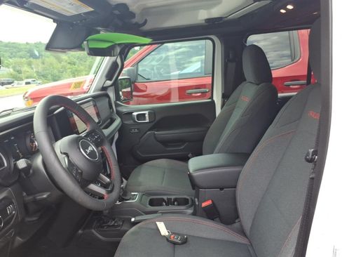 Used 2024 Jeep Gladiator Rubicon w/ Technology Group AWD/4WD image 7
