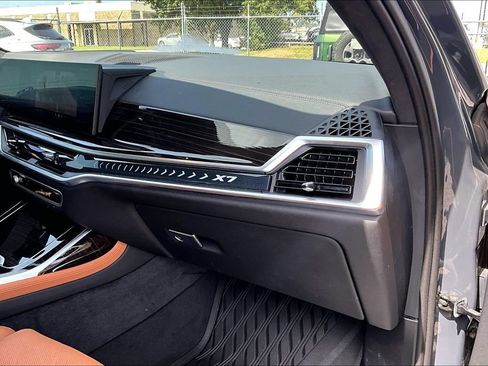 Used 2025 BMW X7 xDrive40i AWD/4WD image 19