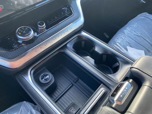 New 2026 Ford Expedition Platinum image 9