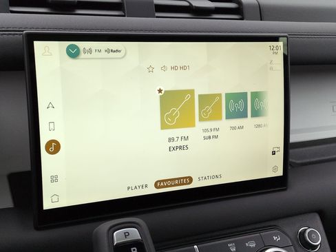 Used 2025 Land Rover Defender 110 S image 19