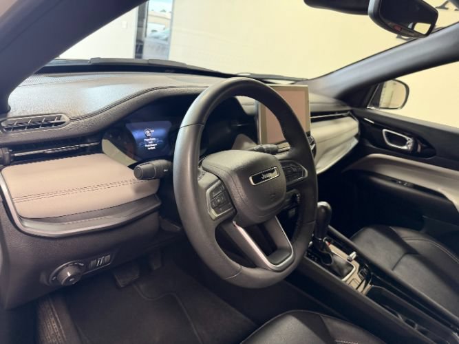 Used 2025 Jeep Compass Limited AWD/4WD image 14