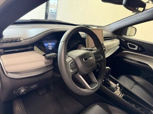 Used 2025 Jeep Compass Limited AWD/4WD image 14