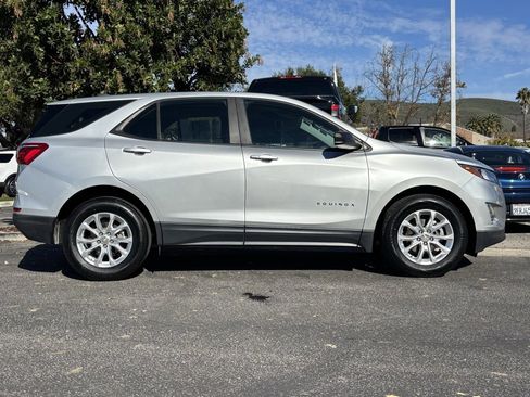 Used 2020 Chevrolet Equinox LS image 2