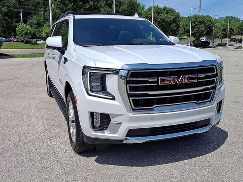 Used 2021 GMC Yukon XL SLT w/ SLT Premium Package AWD/4WD image 3