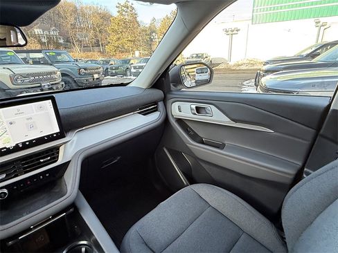 Used 2025 Ford Explorer Active image 15