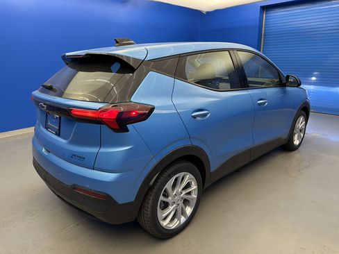 New 2027 Chevrolet Bolt LT w/ Comfort Package FWD image 7
