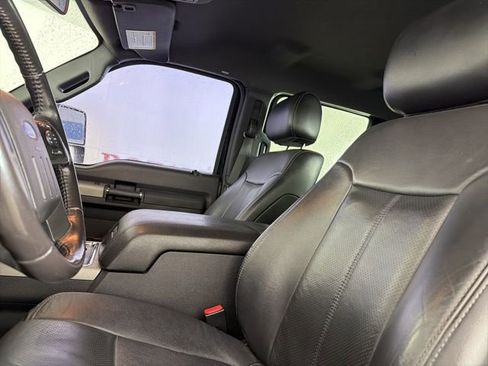 Used 2016 Ford F250 Lariat w/ Lariat Interior Package image 10