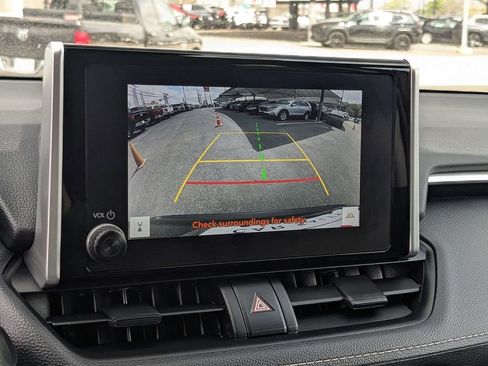 Used 2025 Toyota RAV4 XLE AWD/4WD image 21