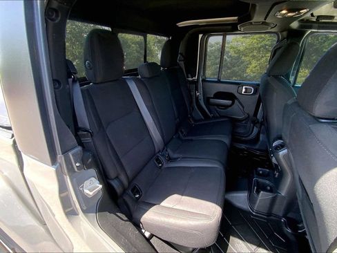 Used 2023 Jeep Gladiator Sport AWD/4WD image 26