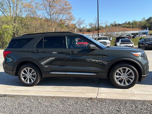 Used 2022 Ford Explorer XLT w/ Equipment Group 202A AWD/4WD image 2