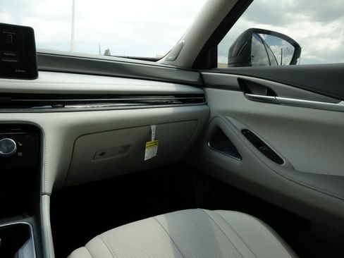 Certified 2026 INFINITI QX60 Luxe w/ Family Package FWD image 8