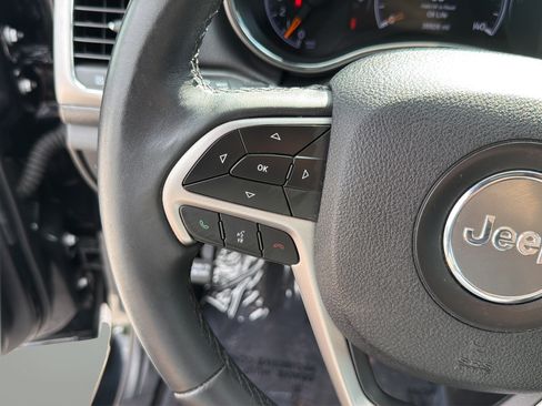 Used 2018 Jeep Grand Cherokee Laredo RWD image 17