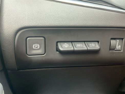 Used 2024 Buick Enclave Premium image 23