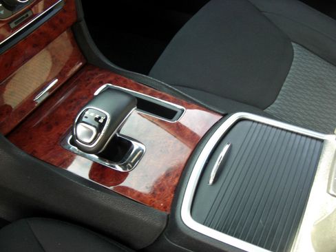 Used 2014 Chrysler 300 image 7