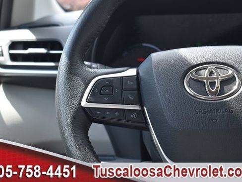 Used 2023 Toyota Sienna XLE FWD image 33