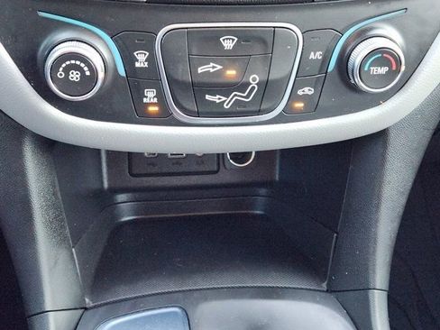 Used 2022 Chevrolet Equinox LS w/ LPO, Floor Liner Package image 21