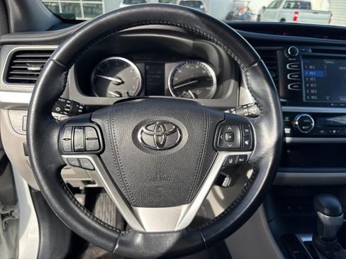 Used 2018 Toyota Highlander XLE image 19