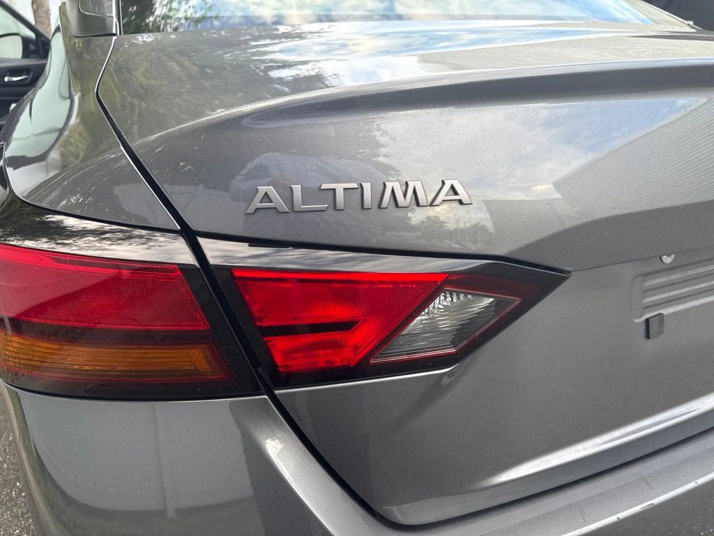 Used 2024 Nissan Altima 2.5 SV FWD image 11