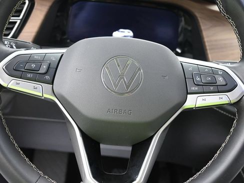 Used 2026 Volkswagen Atlas SE FWD image 13