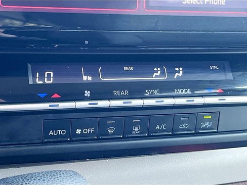 Used 2021 Toyota Sienna LE image 14