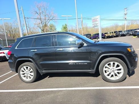 Used 2017 Jeep Grand Cherokee Limited image 2