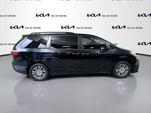 Used 2019 Toyota Sienna XLE FWD image 9