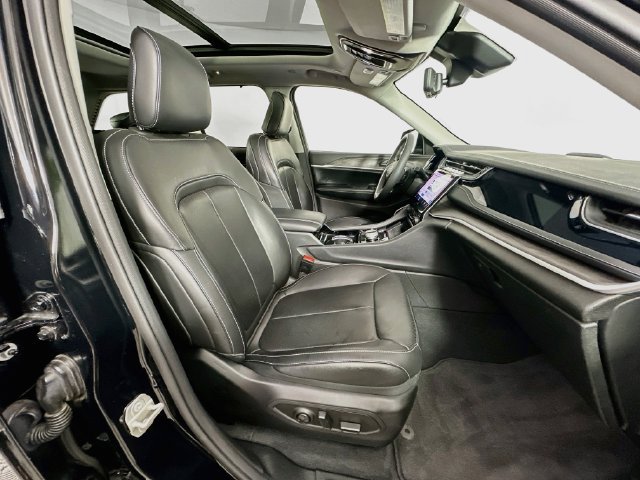 Used 2023 Jeep Grand Cherokee 4WD 4xe w/ Luxury Tech Group II image 31