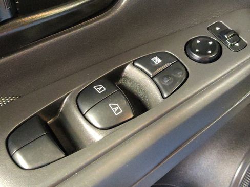 Used 2020 Nissan Kicks S FWD image 27