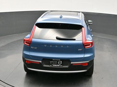 Used 2025 Volvo XC40 B5 Plus image 29