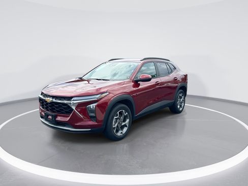 Used 2025 Chevrolet Trax LT w/ LT Convenience Package FWD image 5