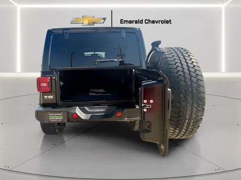 Used 2021 Jeep Wrangler Unlimited Sahara AWD/4WD image 8