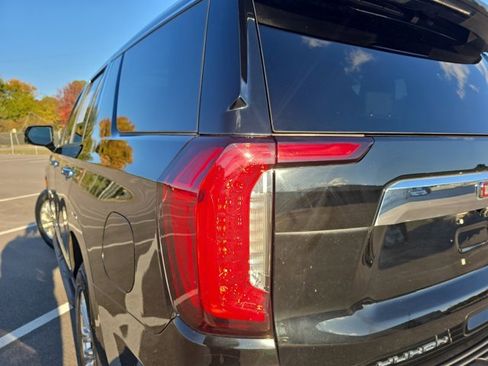 Used 2022 GMC Yukon SLT w/ SLT Premium Package image 35