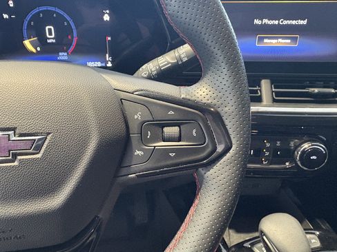 Used 2025 Chevrolet Trax RS w/ Sunroof Package image 11