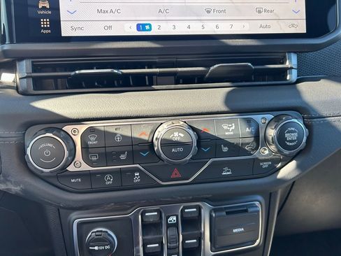 New 2026 Jeep Gladiator Rubicon w/ Steel Power Dome Hood Package AWD/4WD image 21