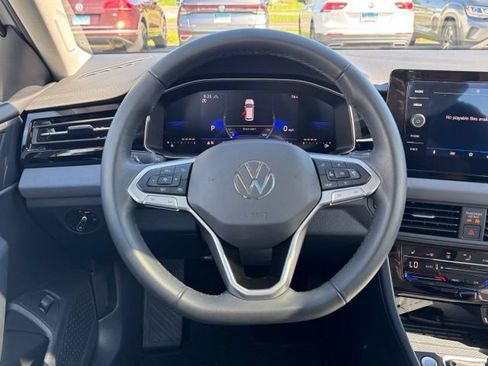 Used 2026 Volkswagen Jetta SE FWD image 17