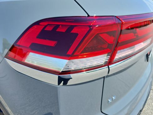 Used 2024 Volkswagen Atlas Cross Sport SE w/ Panoramic Sunroof Package image 33