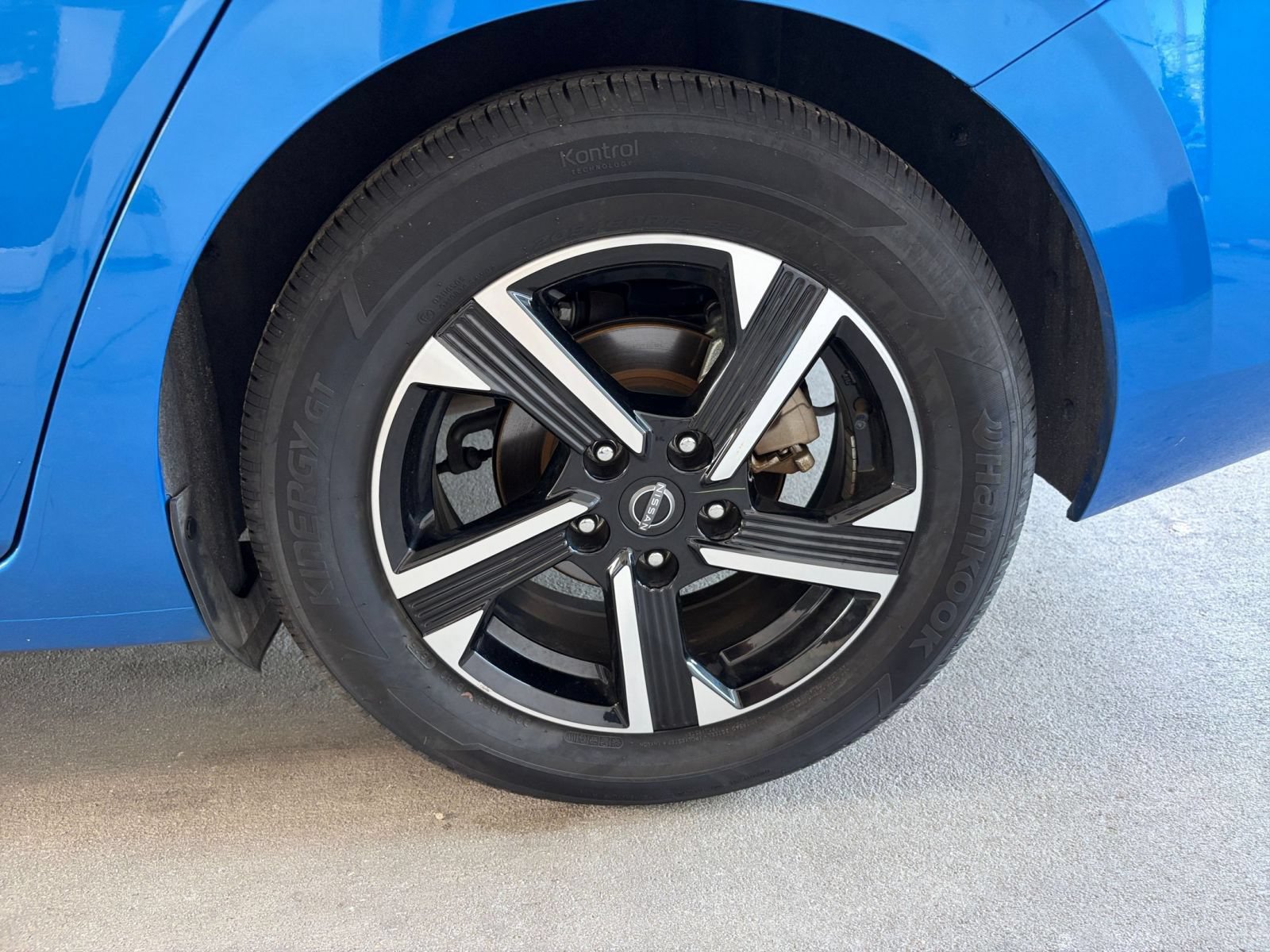 Used 2025 Nissan Sentra SV FWD image 29