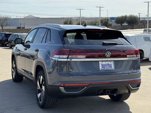 New 2026 Volkswagen Atlas Cross Sport SE FWD image 7