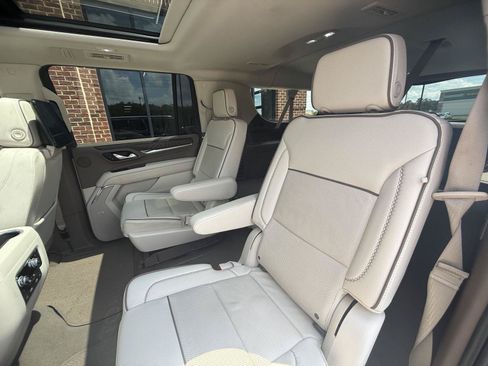 Used 2023 GMC Yukon XL Denali w/ Denali Reserve Package AWD/4WD image 23