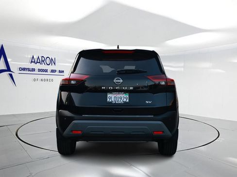 Used 2023 Nissan Rogue SV FWD image 3