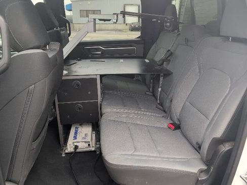 Used 2021 RAM 1500 4x4 Crew Cab image 18
