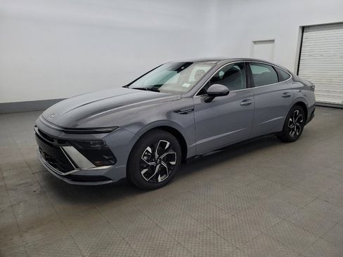 Used 2025 Hyundai Sonata SEL FWD image 2