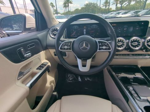 Used 2021 Mercedes-Benz GLB 250 w/ Premium Package image 3