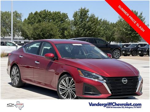 Used 2023 Nissan Altima 2.5 SL FWD image 2
