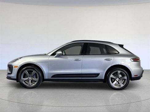 Used 2025 Porsche Macan image 2