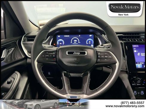 Used 2023 Jeep Grand Cherokee Laredo image 16